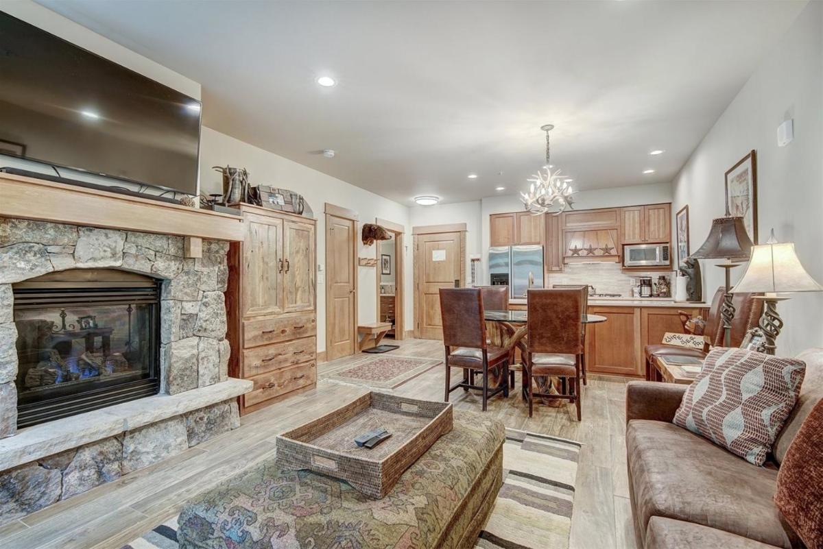 River Run Village 1 Bed Condo at Lone Eagle Lodge Ski-in Ski-out - image 4
