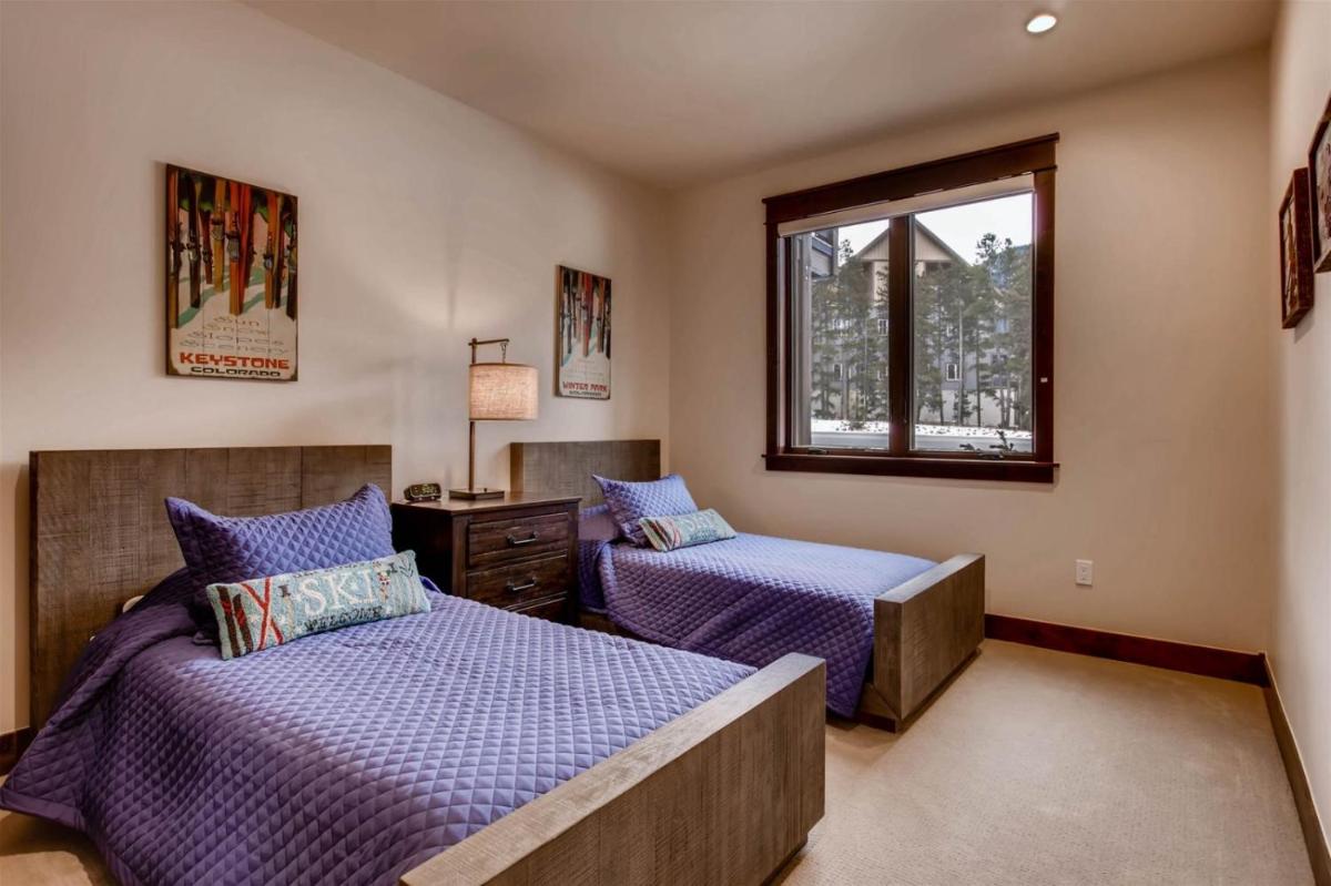 NEW! River Run Village 3 Bedroom Town House Walk to Gondola - image 6