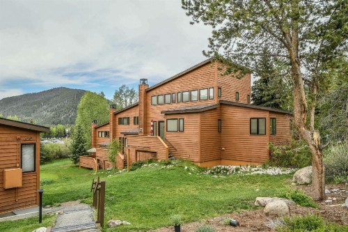 Tennis Townhomes 1319 - image 4