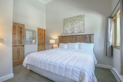 Tennis Townhomes 1319 - image 5