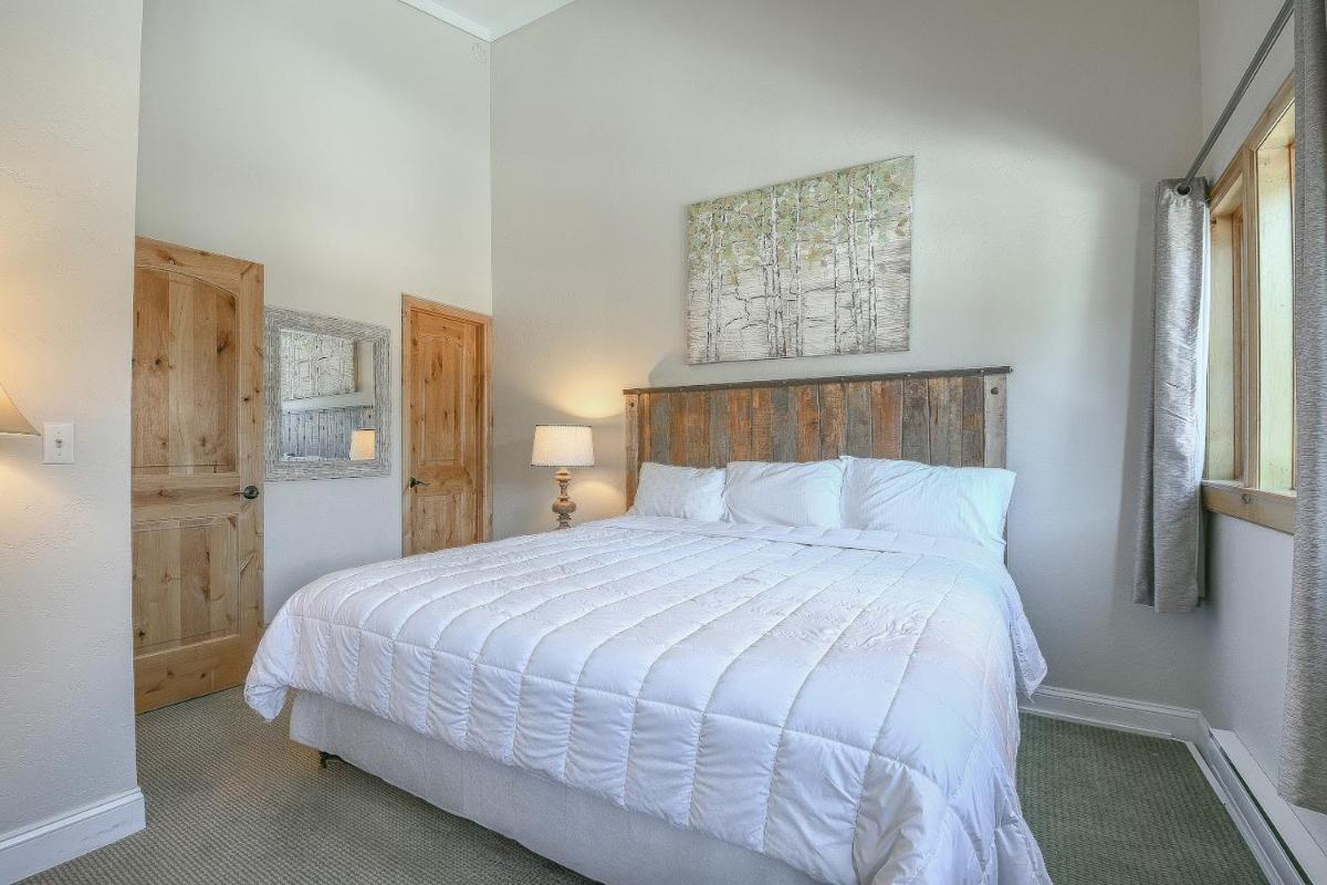 Tennis Townhomes 1319 - image 5