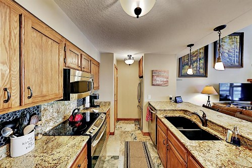 The Pines Condo - Pool & Hot Tub - Near the Slopes condo