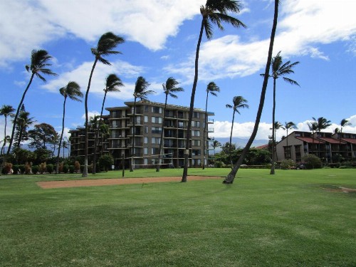 Kauhale Makai Condo on the Beach - image 9