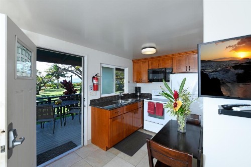 Nona Lani Cottages - image 18