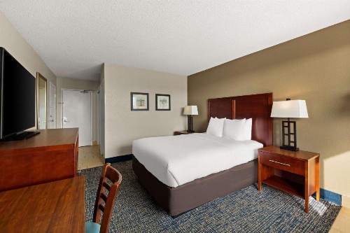 Comfort Inn on the Ocean - image 10