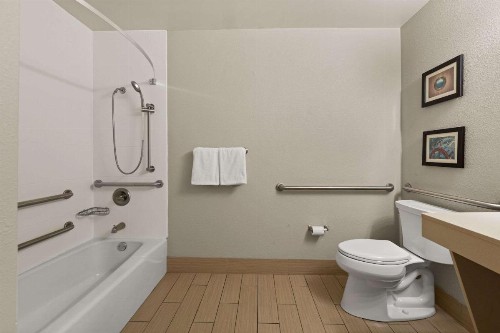 Comfort Inn on the Ocean - image 2