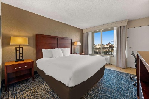 Comfort Inn on the Ocean - image 35