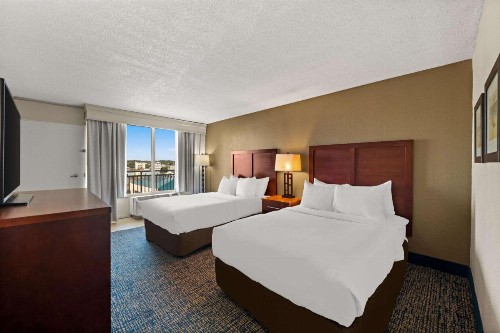 Comfort Inn on the Ocean - image 36