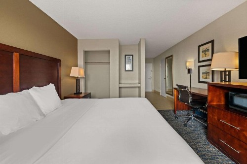 Comfort Inn on the Ocean - image 46