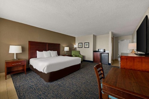 Comfort Inn on the Ocean - image 7