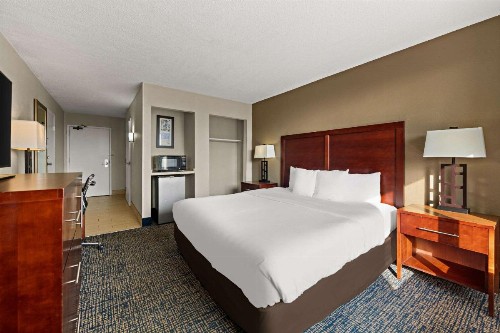Comfort Inn on the Ocean - image 8
