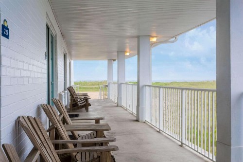 Days Inn by Wyndham Kill Devil Hills Oceanfront - Wilbur - image 10