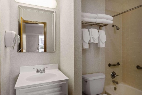 Days Inn by Wyndham Kill Devil Hills Oceanfront - Wilbur - image 26