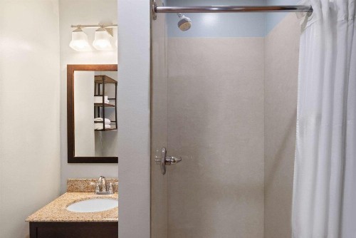 Days Inn by Wyndham Kill Devil Hills Oceanfront - Wilbur - image 27