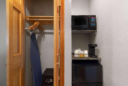 Days Inn by Wyndham Kill Devil Hills Oceanfront - Wilbur - image 36