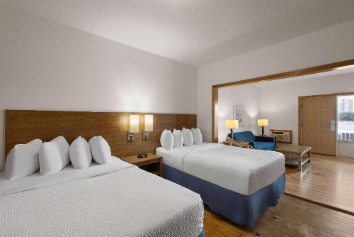Days Inn by Wyndham Kill Devil Hills Oceanfront - Wilbur - image 4