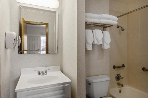Days Inn by Wyndham Kill Devil Hills Oceanfront - Wilbur - image 47