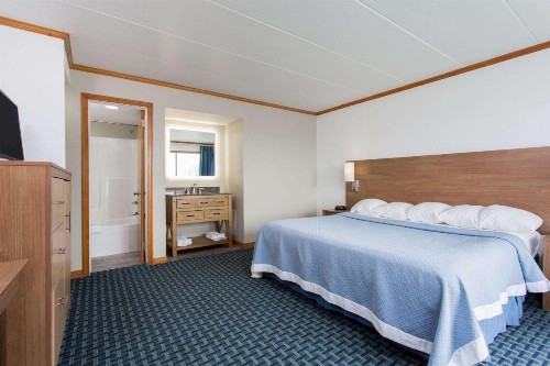 Days Inn & Suites by Wyndham Kill Devil Hills-Mariner - image 16