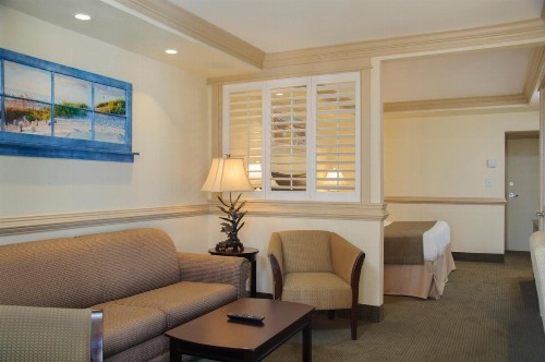 Shutters on the Banks - image 11
