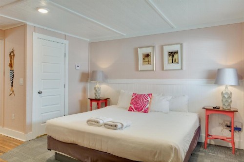 See Sea Motel - image 21