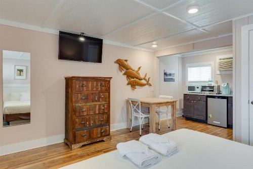 See Sea Motel - image 25