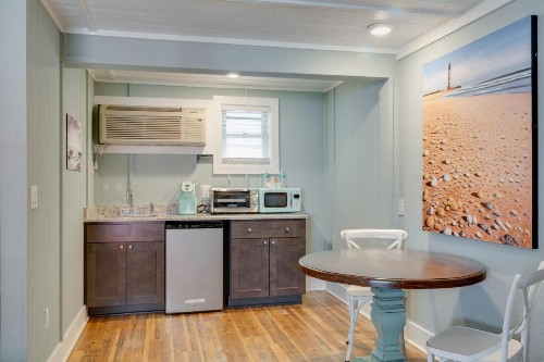 See Sea Motel - image 30