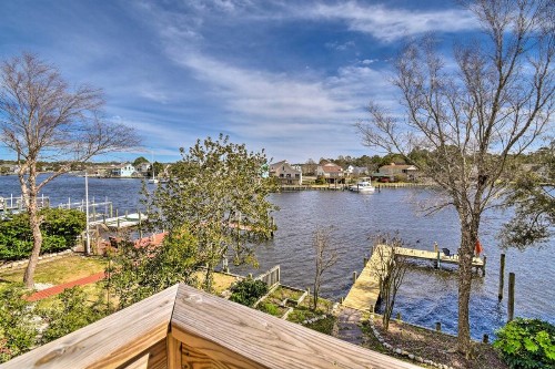 High-End Canalfront Paradise with Dock and Kayaks! - image 7