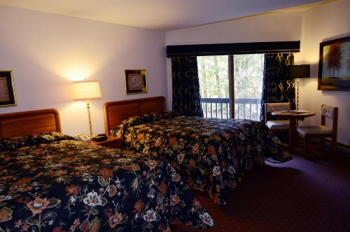 Greenbrier Inn Killington - image 40