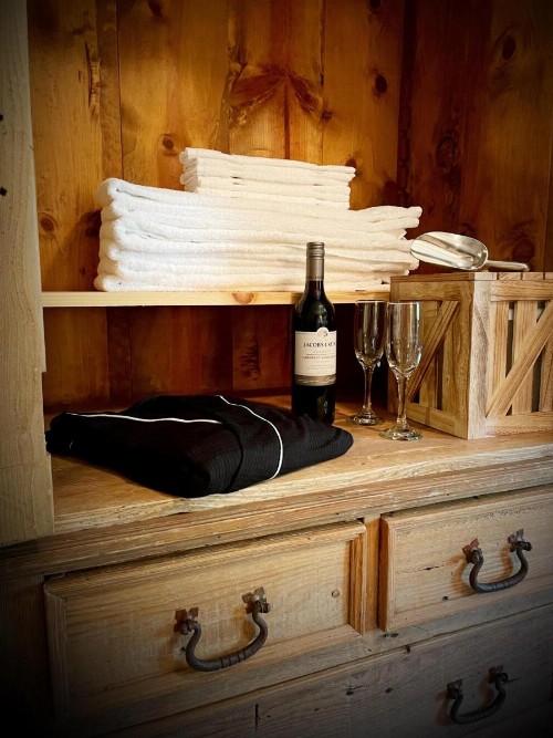 The Snowed Inn - image 10