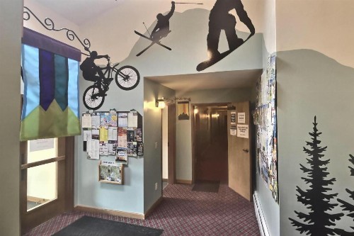 Mountain Sports Inn - image 25