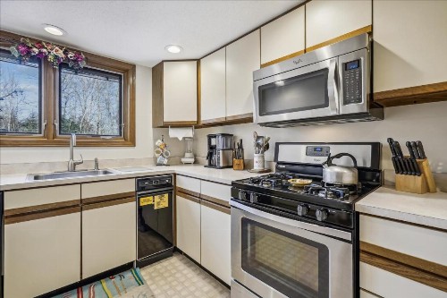 Glazebrook Townhouse Unit J5 - image 40