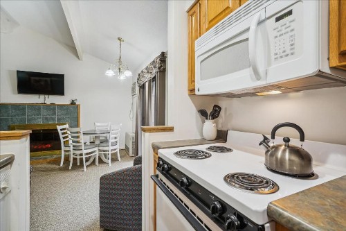 Cedarbrook Queen Suite 109 - image 24