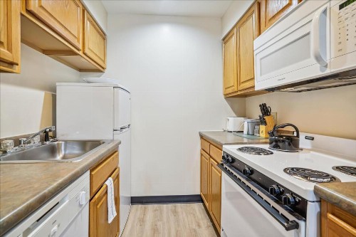 Cedarbrook Queen Suite 108 - image 26