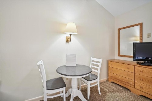 Cedarbrook Two Room Studio 210 - image 6