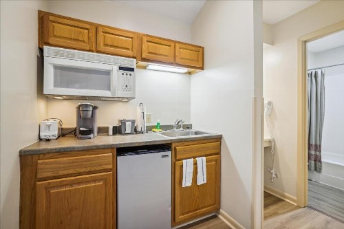 Cedarbrook Two Room Studio 210 - image 8