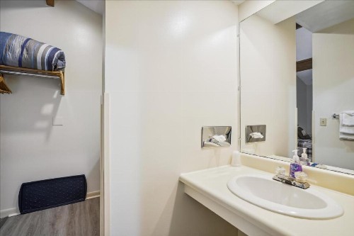Cedarbrook Two Room Studio 210 - image 9