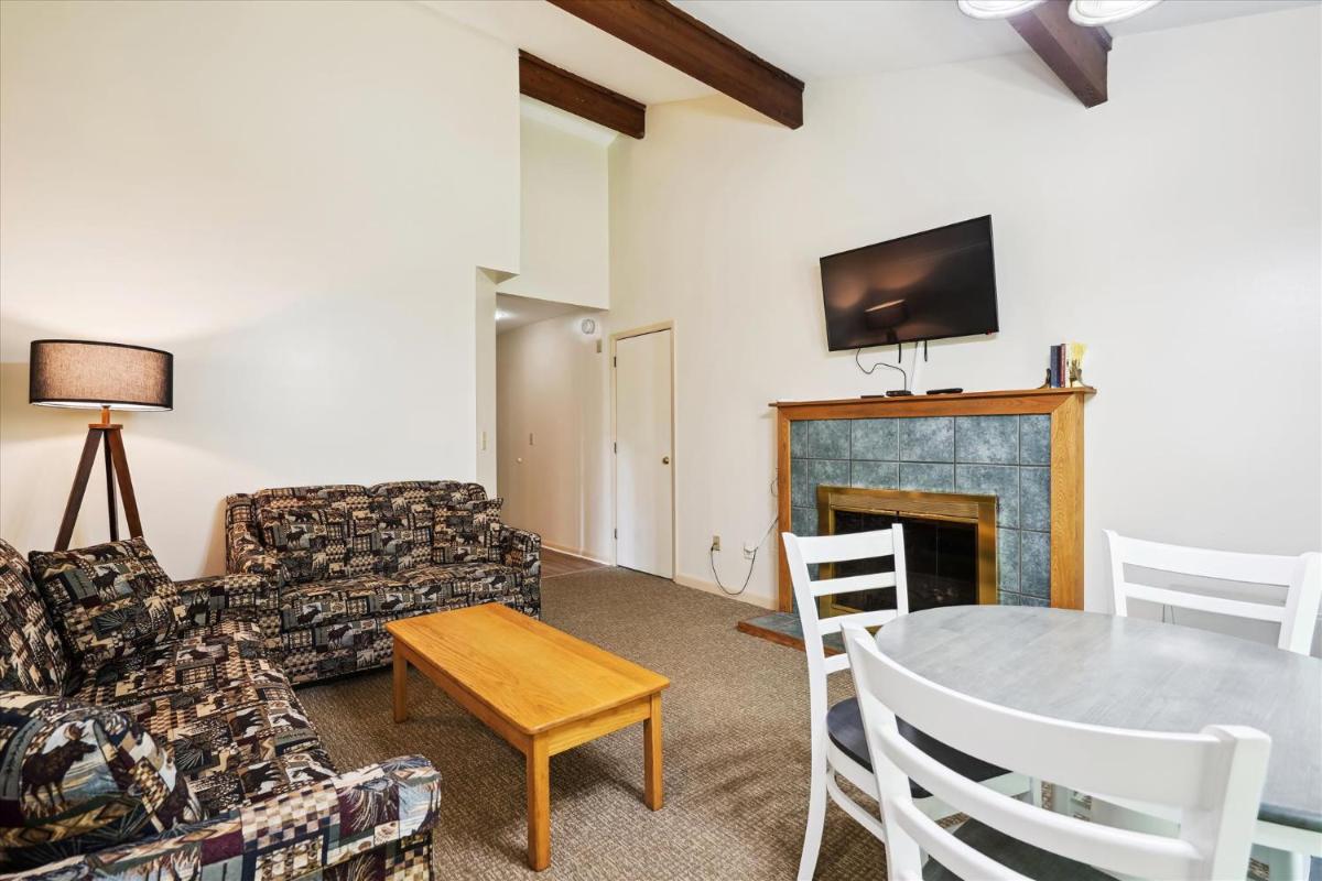 Cedarbrook Queen Suite 106 - main image