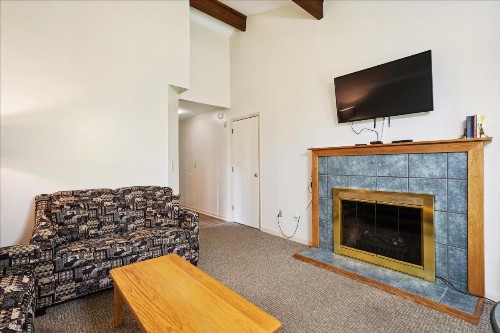 Cedarbrook Queen Suite 106 - image 10