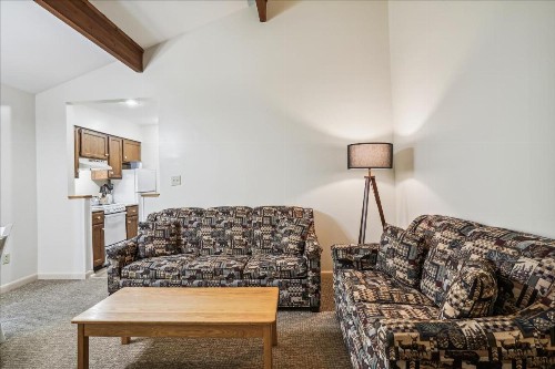 Cedarbrook Queen Suite 106 - image 11