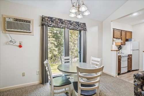 Cedarbrook Queen Suite 106 - image 29