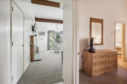 Cedarbrook Queen Suite 106 - image 4