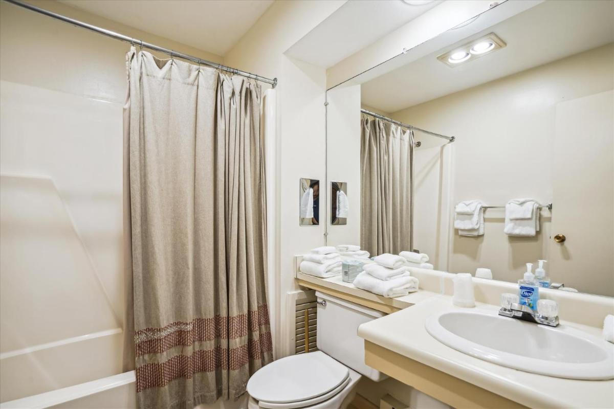 Cedarbrook Queen Suite 106 - image 6
