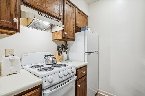Cedarbrook Queen Suite 106 - image 8