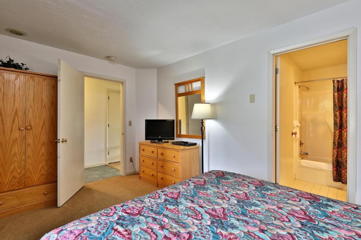 Cedarbrook Queen Suite 103 - image 7