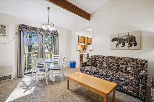 Cedarbrook Queen Suite 203 - image 1