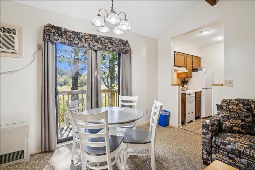 Cedarbrook Queen Suite 203 - image 10