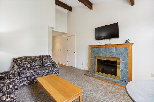 Cedarbrook Queen Suite 203 - image 19