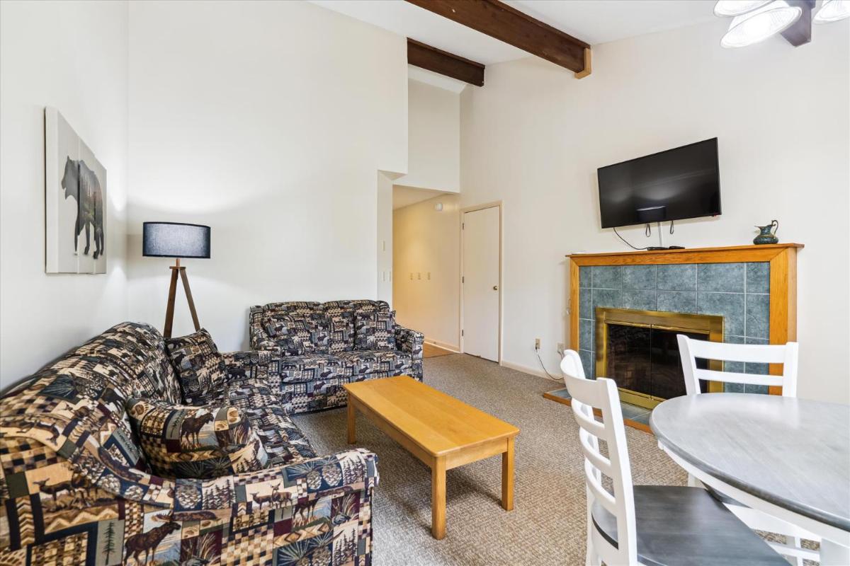 Cedarbrook Queen Suite 203 - image 5