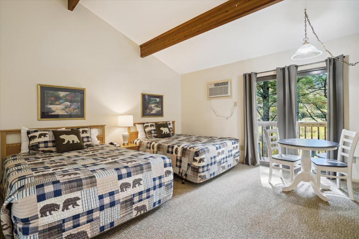 Cedarbrook Standard Hotel Room 204 - main image