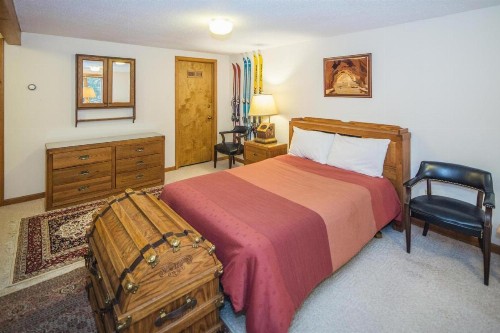Colony Club E23 - image 12